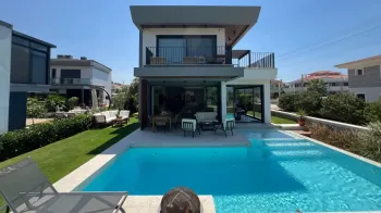 Cesme luxury villa 100 steps from the beach